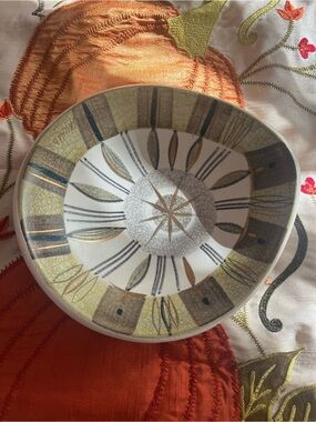 Mid Century Modern Sascha
Brastoff Dish California Pottery
Signed Abstract C3